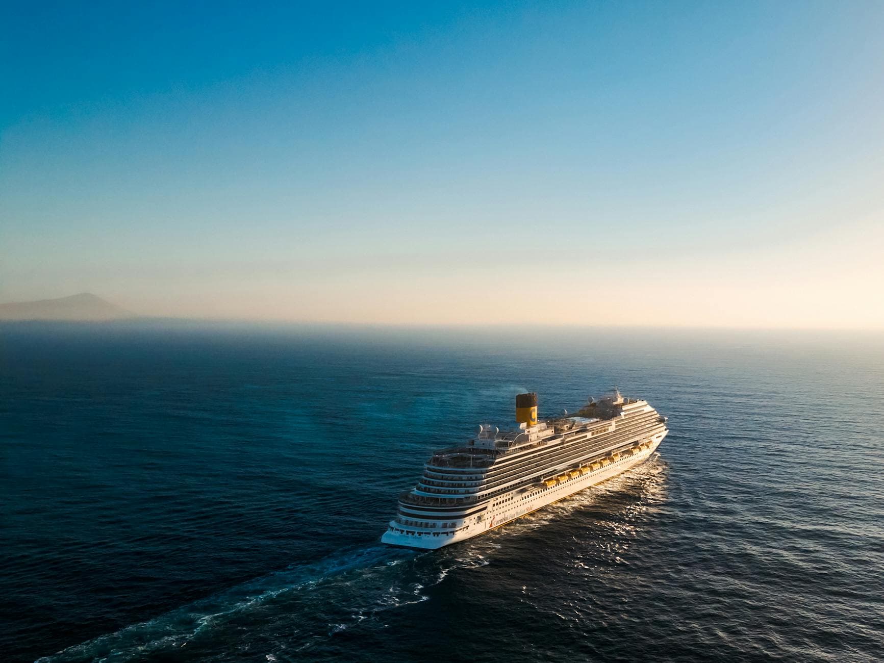 Navio de cruzeiro no oceano